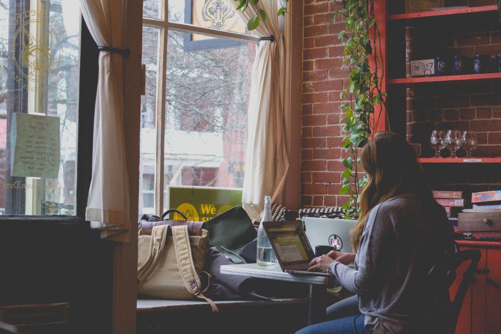 woman studying at coffee shop