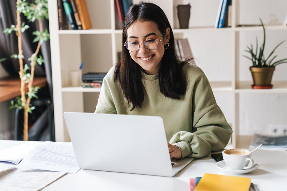 Women studying at laptop